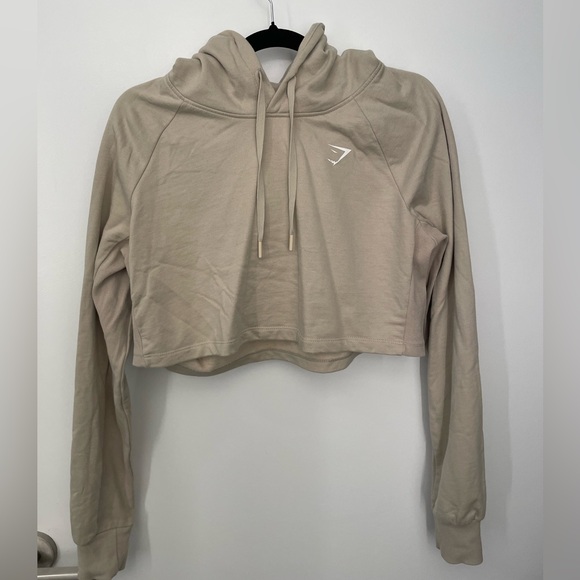 Gymshark Sweaters - Gymshark Cropped Workout Hoodie in Beige/Tan Size M Weightlifting Gym Activewear